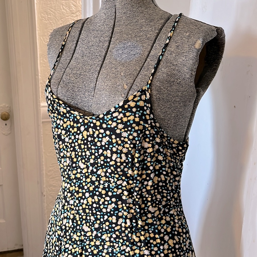Forever 21 Ditsy Floral Summer Mini Swing Dress with Back Piece, size Medium - Picture 3 of 12